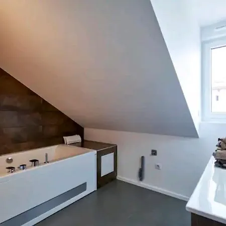 Loft Neuf Avec Bain Jacuzzi Et Terrasse アパート *